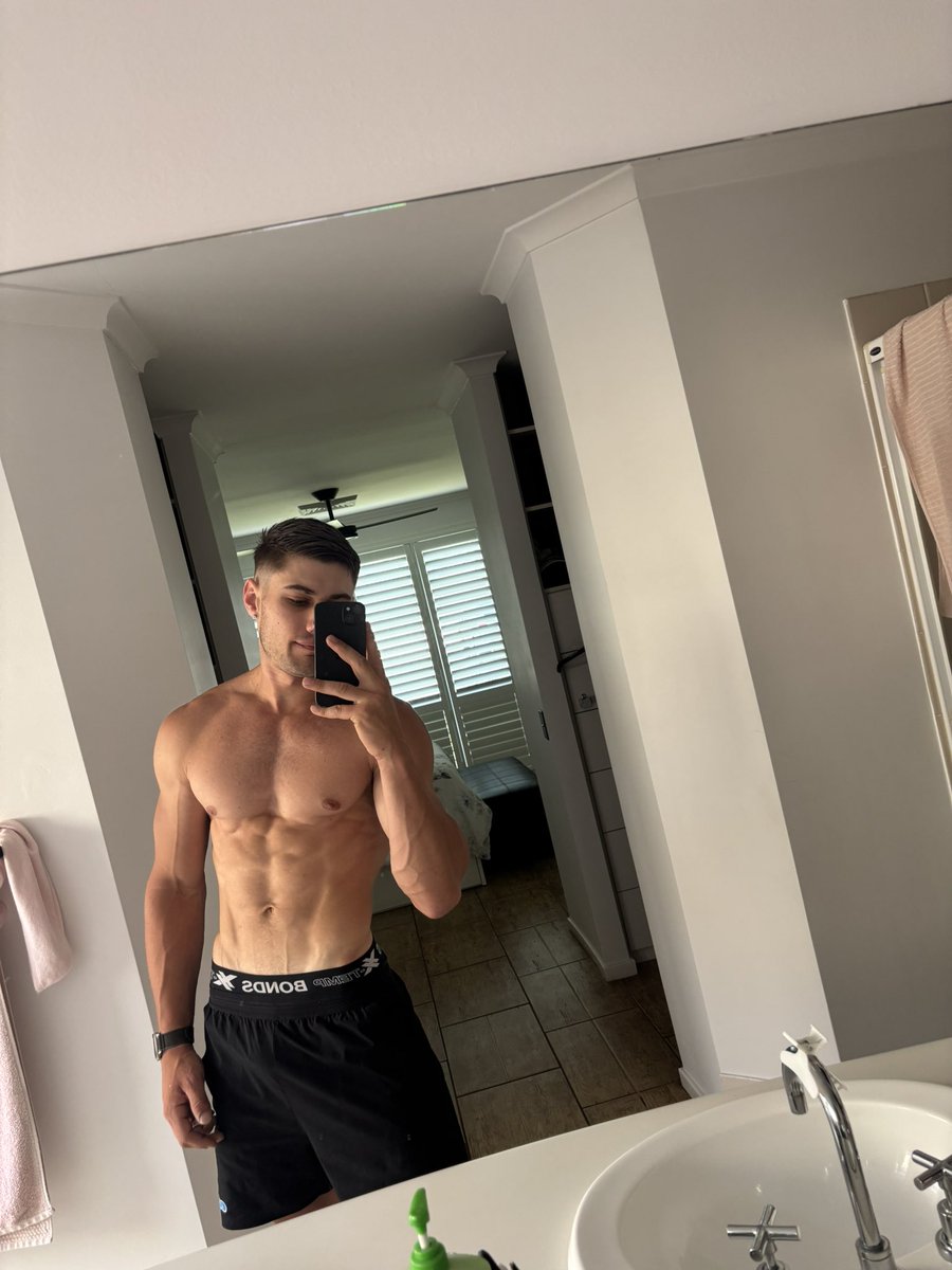 nick_bergx's tweet photo. Been a lil MIA but I’m back 👀👀 https://t.co/cOLEQ8hh0Z