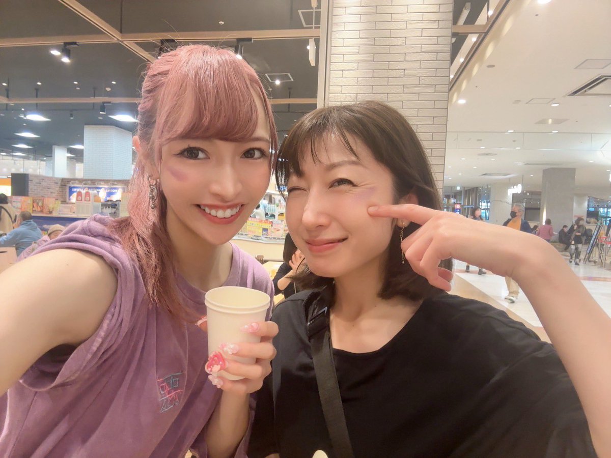 Shiny_Sea's tweet photo. 遅くなりましたが‥
HWイベントご来場くださってありがとうございました☺️
知ってるお顔が沢山見れて嬉しかったです🤭💕

①この顔で帰ったら母にそのアザどうしたの!?!!と言われました🫠
②小1〜の教え子ハタチになりました🥹👏
③皆んなで魔女になる選手権しました🧙‍♀️

またお会いしましょう☺️🌈 https://t.co/NOvj9oUU22