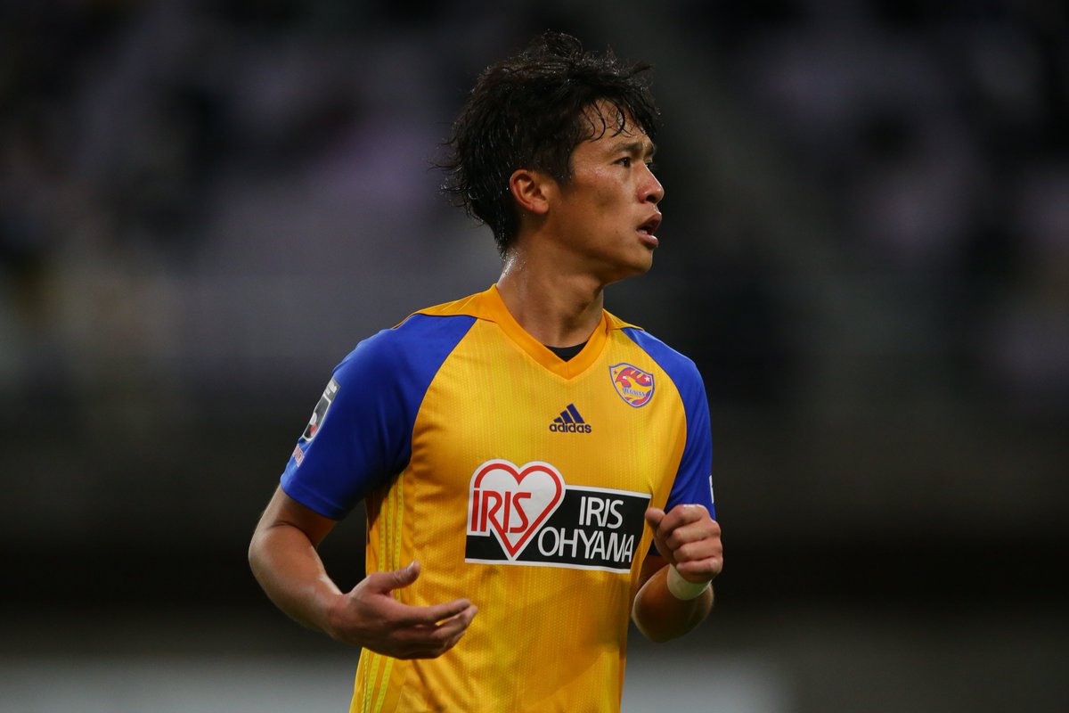 vega_official_'s tweet photo. JFLからキャリアをスタートし、ベガルタでJ1デビュー⚽
2020シーズンのみの在籍でしたが、サポーターの記憶に残る「意表を突いた長距離FK弾」など、高精度の右足から得点＆アシストで苦しいチームを支えていただきました。
11年間の現役生活お疲れさまでした。
#浜崎拓磨 #VEGALTA https://t.co/38kl2FywUA
