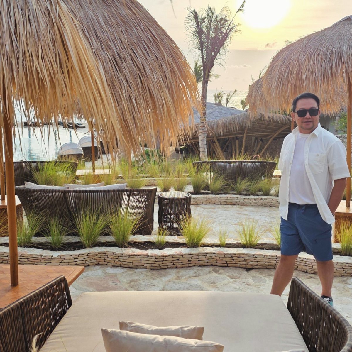 alvinadam's tweet image. Mendung terang panas hujan
Tak mengapa
Kusadari semua datang silih berganti.

Yang tetap hanyalah hati yang belajar ikhlas.
Bahagia ternyata bukan soal apa yang datang, tapi bagaimana kita menerima — karena-NYA
Semata karena Allah Swt
Alhamdulillah

🤍💛💙🙏🙏🙏✨️✨️✨️