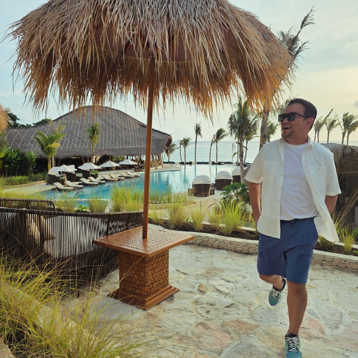 alvinadam's tweet image. Mendung terang panas hujan
Tak mengapa
Kusadari semua datang silih berganti.

Yang tetap hanyalah hati yang belajar ikhlas.
Bahagia ternyata bukan soal apa yang datang, tapi bagaimana kita menerima — karena-NYA
Semata karena Allah Swt
Alhamdulillah

🤍💛💙🙏🙏🙏✨️✨️✨️