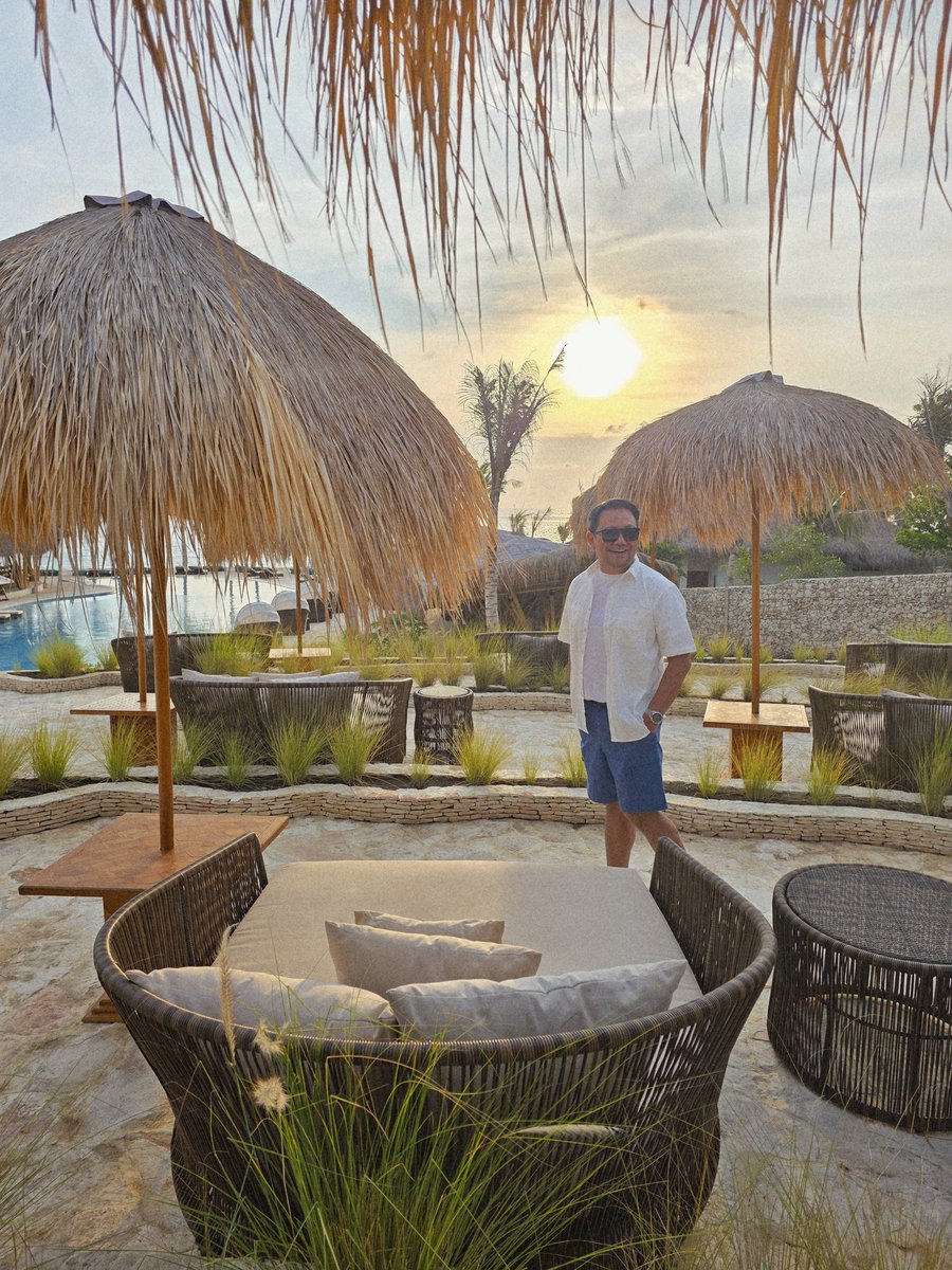 alvinadam's tweet image. Mendung terang panas hujan
Tak mengapa
Kusadari semua datang silih berganti.

Yang tetap hanyalah hati yang belajar ikhlas.
Bahagia ternyata bukan soal apa yang datang, tapi bagaimana kita menerima — karena-NYA
Semata karena Allah Swt
Alhamdulillah

🤍💛💙🙏🙏🙏✨️✨️✨️