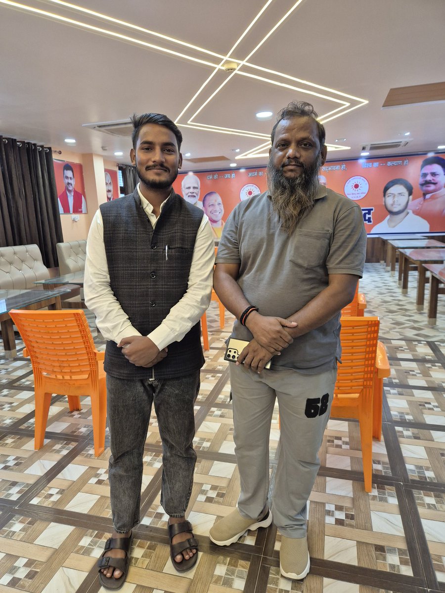 Nirajgupta9452's tweet image. “आज अंकल श्री आलोक गुप्ता जी (जिला पंचायत सदस्य एवं प्रबंधक – मानव शिक्षा सेवा संस्था) से मुलाकात हुई। इस दौरान जिला पंचायत चुनाव को लेकर विस्तृत चर्चा हुई।”