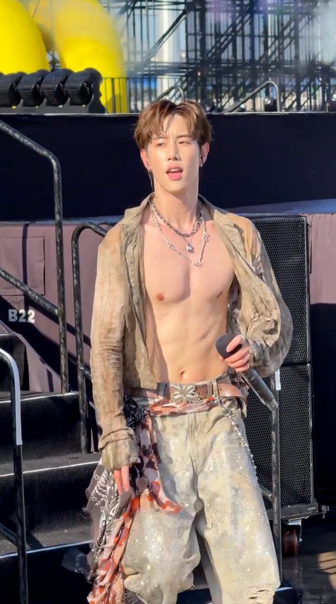 mtbb_skrrt85's tweet photo. ไหวมั้ย อิเชี้ยใครจะไหว😭😭😭

🙏ขออนุญาตเจ้าของภาพค่า

#MARKTUANxWATERBOMBMACAO
#MarkTuan #段宜恩 https://t.co/wJQNC7rr9Y