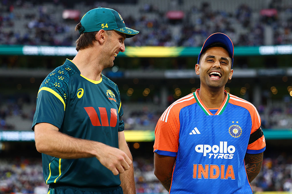 ये फ्रॉड आज फिर टॉस हार गया। और हस ऐसे रहा है जैसे कितना तीस मार खान हो। बैटिंग करने आयेगा 1 सिक्स लगाएगा और फिर आउट हो जाएगा बिगेस्ट फ्रॉड गंभीर के कोटा का प्लेयर जो कप्तान तो छोड़ो टीम में रहने लायक भी नहीं है।