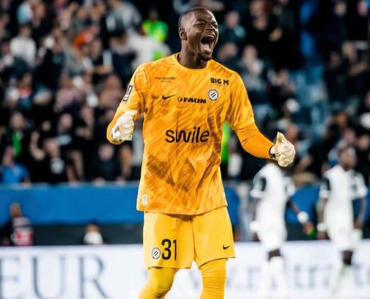 TheCristo's tweet photo. Faut en parler de ce garçon.
22 ans..
Et peut-être le plus décisif du groupe.

Et l'état d'esprit. Tjrs le sourire. Tjrs très expressif après un but, une victoire. Il fait du bien à ce groupe. Et il nous rassure dans les cages.

Bravo minot et merci 👏 https://t.co/26xIPW3fY6