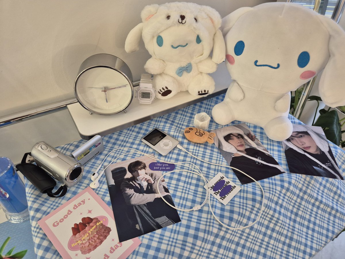 love4_eva_1's tweet photo. 📍키드문더룸
입구부터 너무 너무~~ 귀여웠던 카페!!!
산리오 친구들과 귀여운 신유가 반겨준 곳이었어요💗😊 가챠뽑기도 띠부씰, 키링, 핀버튼 다 나와서 조아써요~~~ 시뉴 생일 추카해! 🎉💌

#여기는_신유세계
#투어스 #TWS
#신유 #SHINYU #シニュ https://t.co/3JqOC17gBO