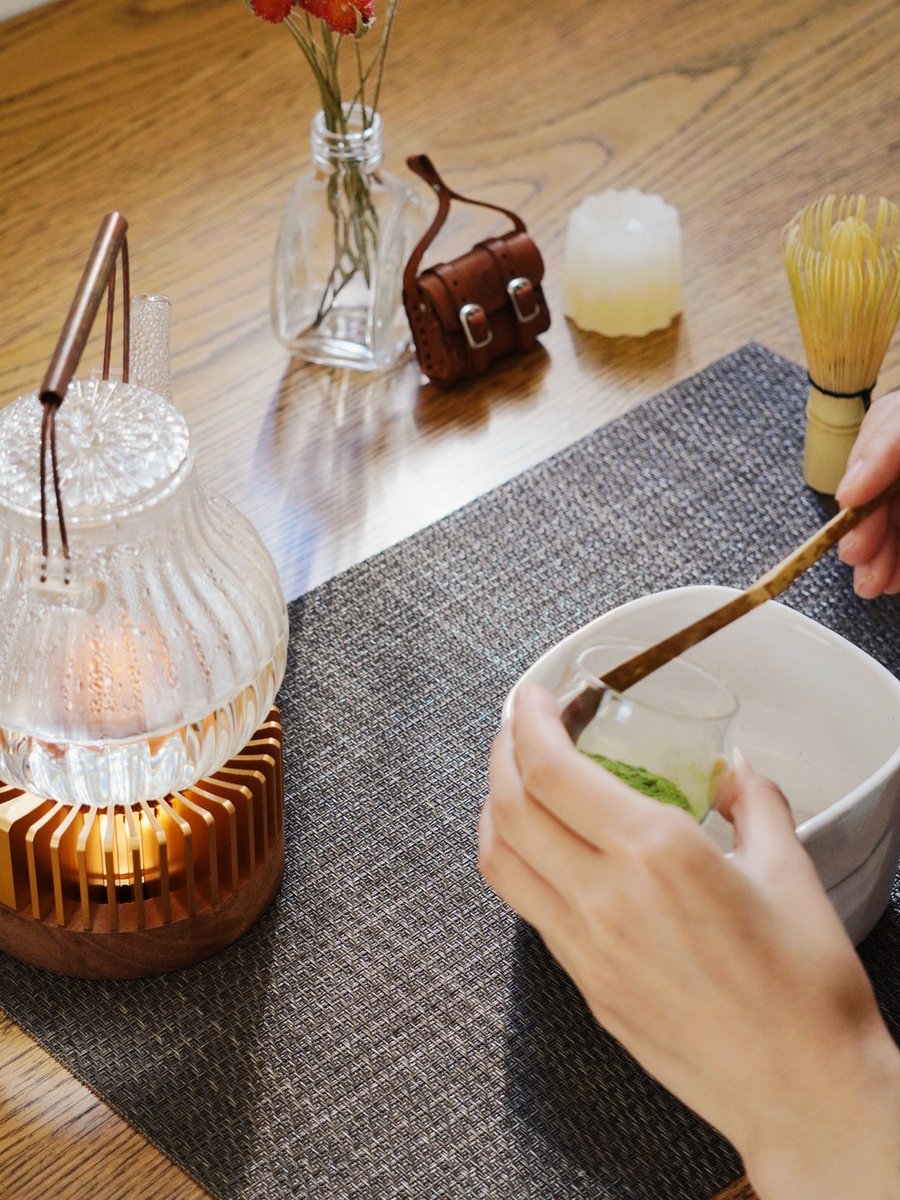 たまにダイニングテーブルを移動させてお抹茶を点てるんだけどこれがすごい気分が変わって良き。