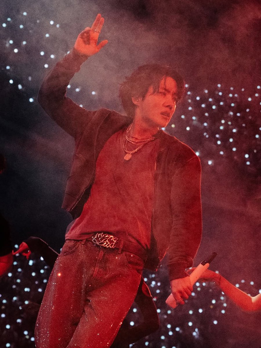 jhope_radio's tweet image. 1 Retweet or Tweet = 1 vote

I vote #jhope for #2025MAMAVOTE