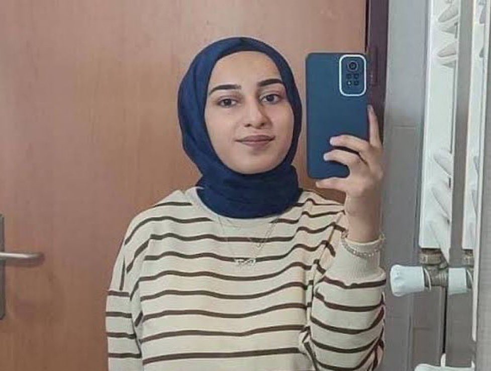 Rojin Kabaiş cinayetiyle ilgili karanlık odaklar “meselenin üzerine gitmeyeceksiniz” diye tehditler savuruyor.

Rojin hepimizin evladı! Sesini duyurup acılı babaya destek olmak için bu tweeti gören herkes yoruma en az 1 tweet yazsın: #RojinİçinAdalet