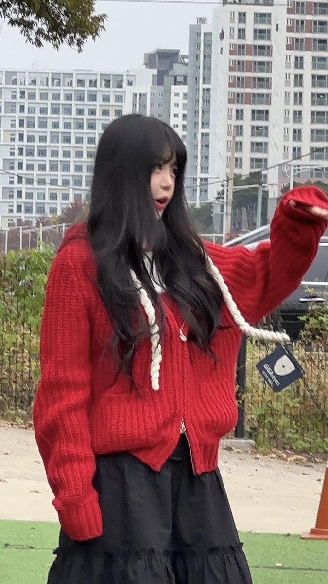 dear_0309__'s tweet photo. #수진 #soojin 인형이 걸어오는 줄.. https://t.co/kU2mkUDiFr