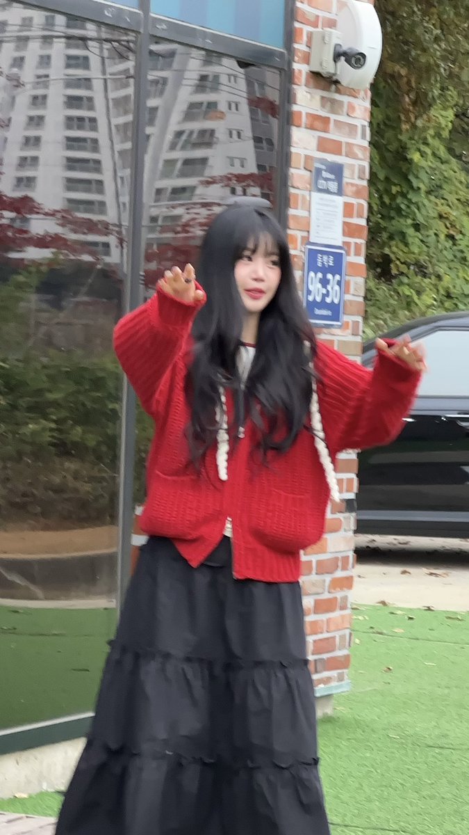 dear_0309__'s tweet photo. #수진 #soojin 인형이 걸어오는 줄.. https://t.co/kU2mkUDiFr