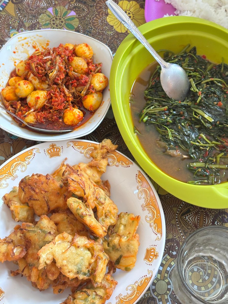 cxlylio's tweet photo. masakan bersama hooh grup😗🙇🏻‍♀️ https://t.co/IqehiqAODC