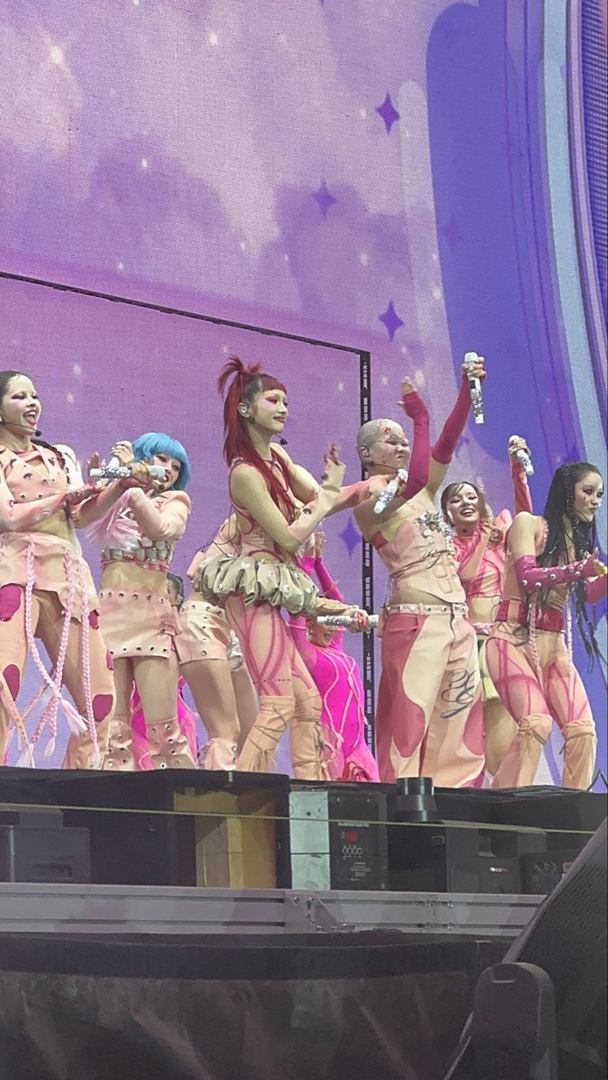 mayuuupe's tweet photo. ファーストテイクでXGに衝撃を受け、Coachella week2に参加してどハマりした新参者アルファズです🔥情報収集のために専用アカウント作りました🫶マヤちゃんかわいいなぁからの、見れば見るほど全員可愛くてほぼ箱推し。よろしくお願いします🥰 https://t.co/ZT2OKIJnQZ