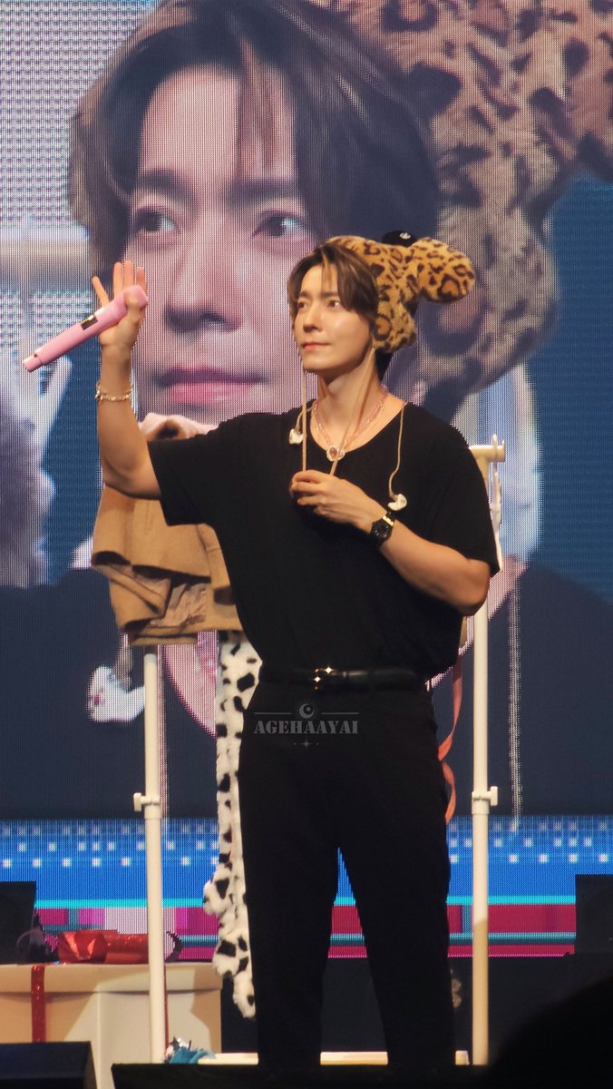 所有人的初戀小狗...💙

2025.11.08 
Day of Happiness in OSAKA 

#동해 #Donghae #東海 #李東海 
#SuperJuniorDnE #dayofhappiness