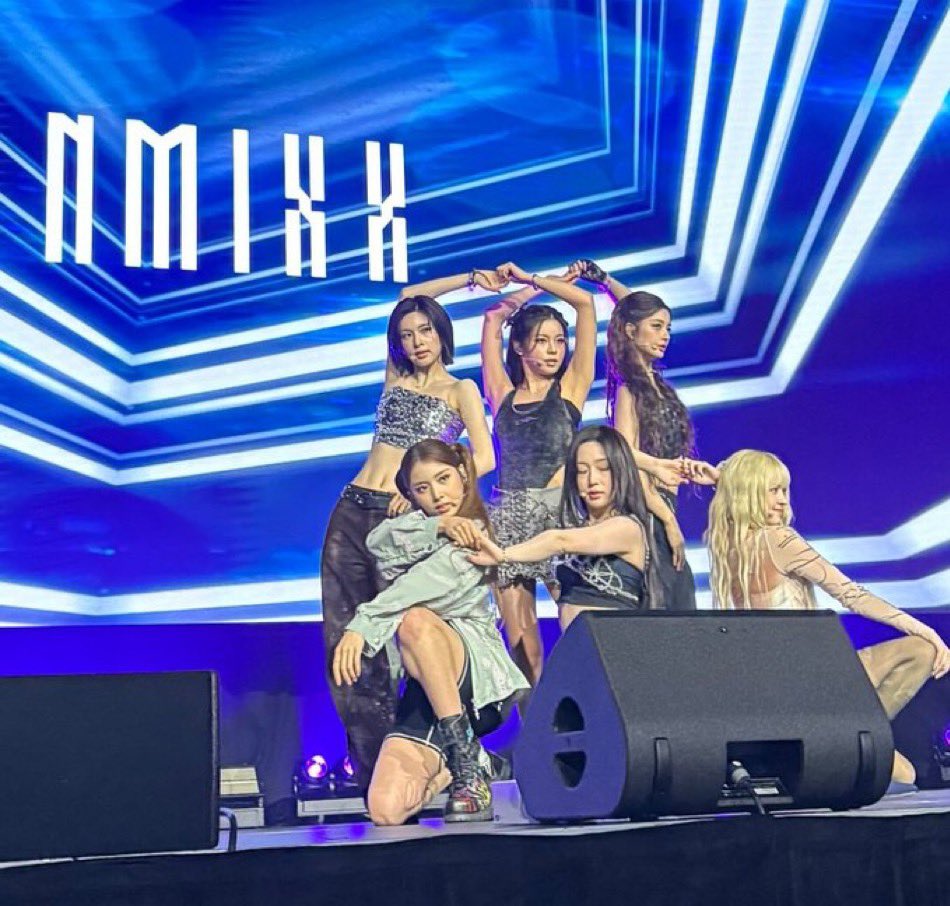 NMIXXupdates's tweet image. NMIXX for The 2025 K-Content Planet at Carriageworks in Sydney, Australia!!

#NMIXX #엔믹스
#BlueValentine 💗