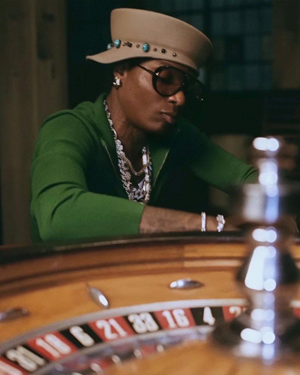 provii8's tweet image. Wizkid or Davido, who is really bringing the Grammys home?🇳🇬