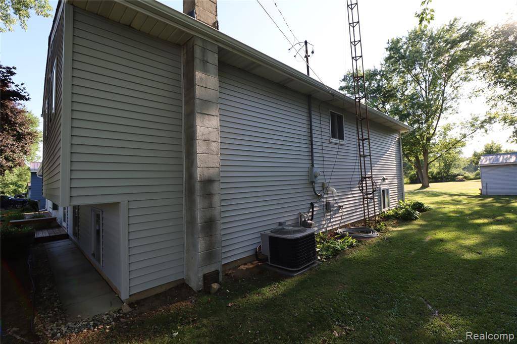 SueRealtor1's tweet photo. New Listing Price: $304,900
9360 Gale Road, Atlas Twp, MI 48438 is a fantastic property with 4 bedrooms and 2.0 bathrooms.
See more here: https://t.co/STIIY3qwjT https://t.co/tjKMDwTCV9