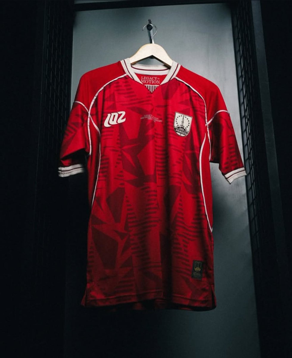 Persis Solo have unveiled a special jersey to mark their 102nd anniversary today.

The kit will be worn in tonight’s Mataram Derby.

📷: <a href="/persisofficial/">PERSIS</a>