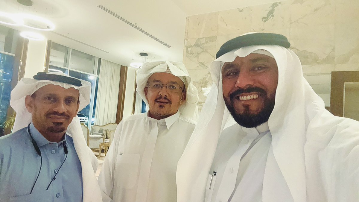 صباح الوفاء والذكريات الجميلة 🌹
أمسية لا تُنسى في #تكريم_المتقاعدين
الأستاذ حسن حكمي
والمهندس ماجد صائغ
والأستاذ أبو عبدالله ماجد الطبيقي

كانت ليلة عامرة بالمحبة والوفاء،
تجلّت فيها معاني العطاء وجبر الخواطر،
وتركت في القلب أثرًا لا يُنسى 💫

#جازان #وفاء #محبة #صباح_الخير