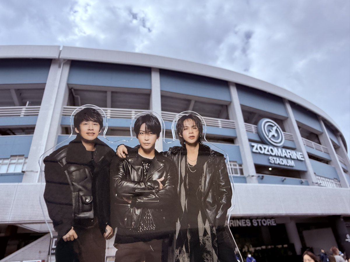 PURALIN's tweet photo. グッズ引き取ってきた。リハの音めちゃ聴こえる。 https://t.co/H3sxFsBD7V