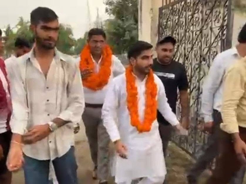 ManjeetGoswami_'s tweet image. फतेहाबाद के सीनियर मॉडल स्कूल में आयोजित स्पेक्ट्रा गेम बॉल कार्यक्रम में शिरकत कर खिलाड़ियों को सम्मानित किया व उनका मनोबल बढ़ाया।
खेलेगा इंडिया तभी तो बढ़ेगा इंडिया 
 
#fatehabad #sports #game #olampic #narendramodi #nayabsaini #BJPHaryana