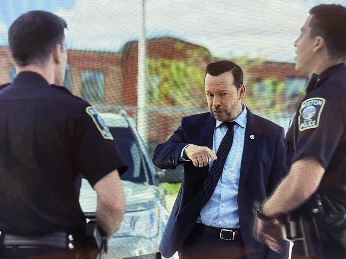 paige_paige2021's tweet photo. #Schoolthem @DonnieWahlberg #BostonBlue💚💙 #DannyReagan https://t.co/L7tRZO6SNA