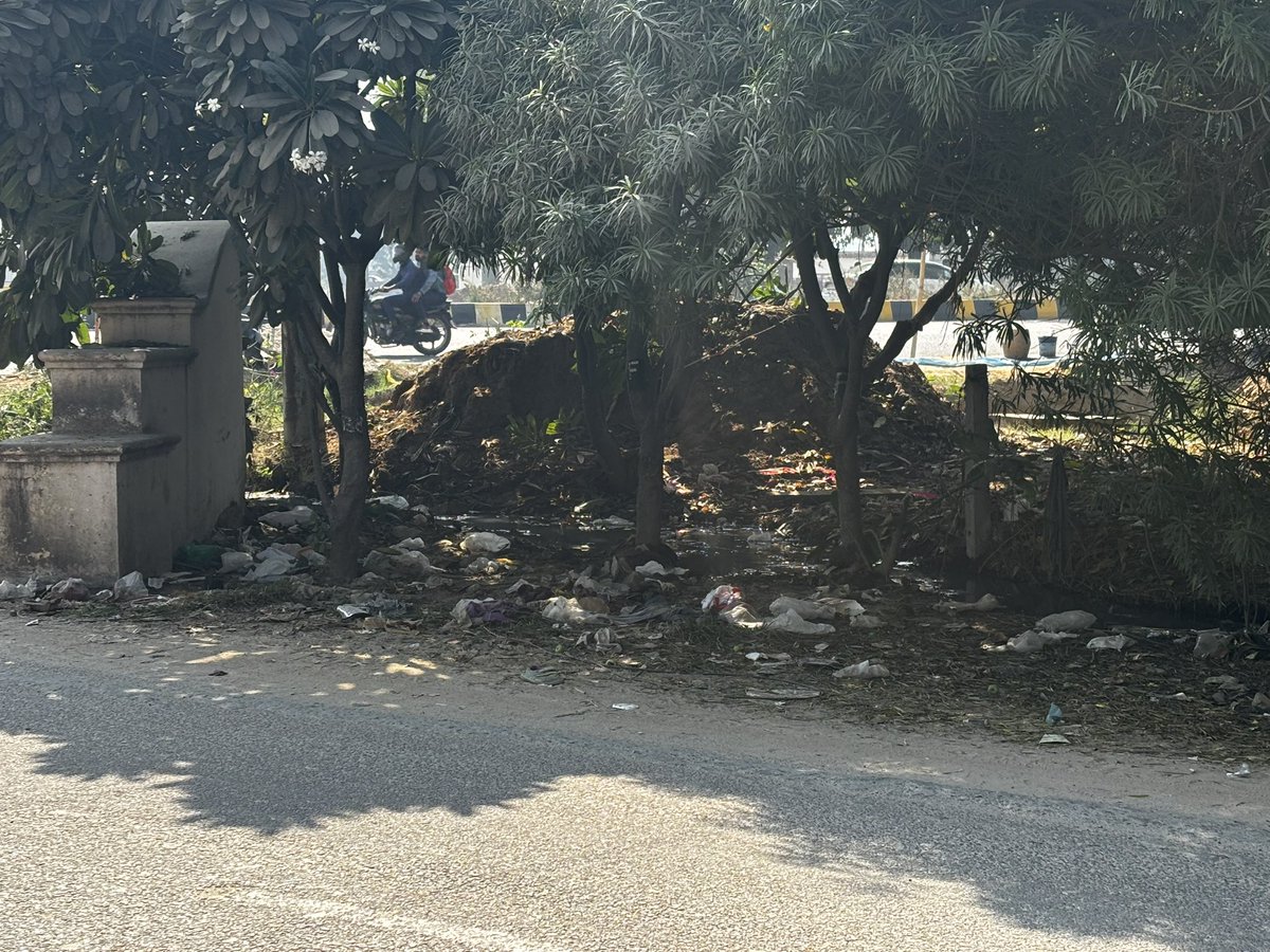 anujg2711's tweet image. @MCManesar @OfficialGMDA From 3 years no action has been taken after multiple complaints @leenadhankhar @MeraGurgaon @MeraGurgaonNews @gurgaon_live @IndiaToday @its_AkankshaG @DEEPAKKAHUJA @NavbharatTimes @sumedhasharma86 @TheSanjivKapoor @Suhelseth @htTweets @BJPCentralMedia