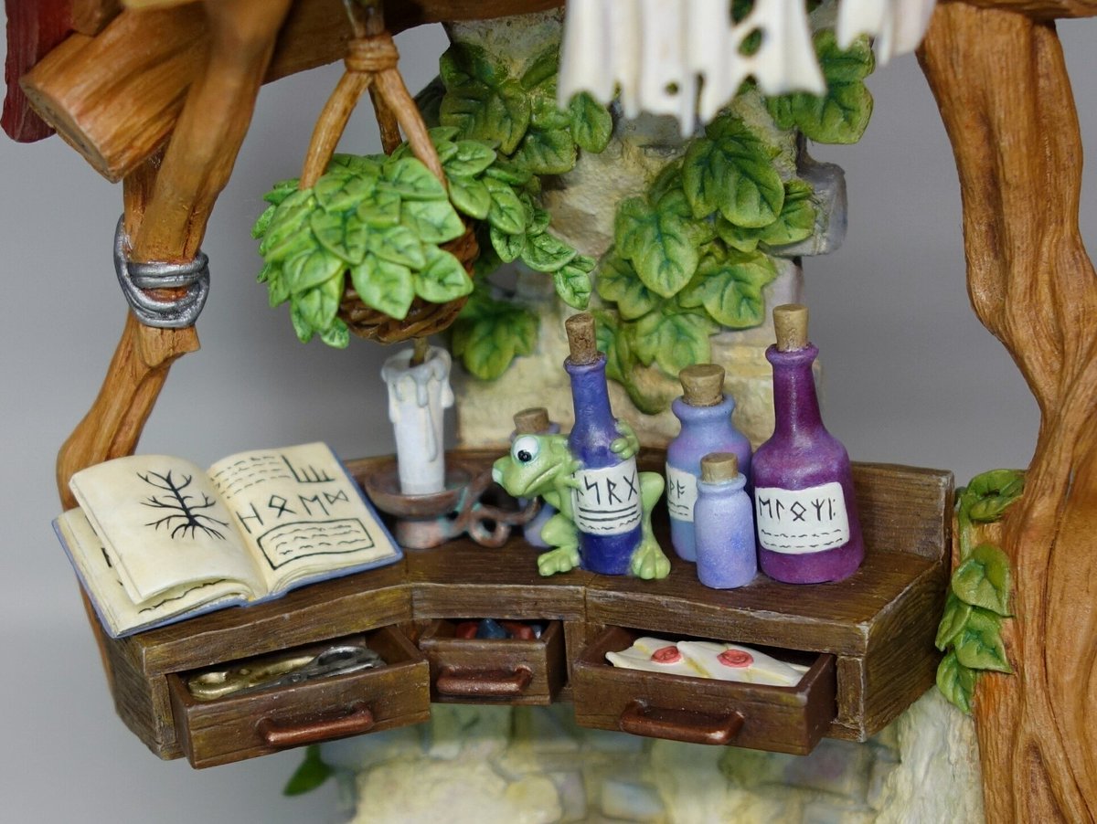 addler3159's tweet image. North.9さん（@lucky0611g）原型の『魔女の日常』、完成です✨️ギュッと詰まった造形密度に負けないよう、塗装にもパワーかけました😅様々な質感表現の塗り分けが大変ながらも面白いですね😃