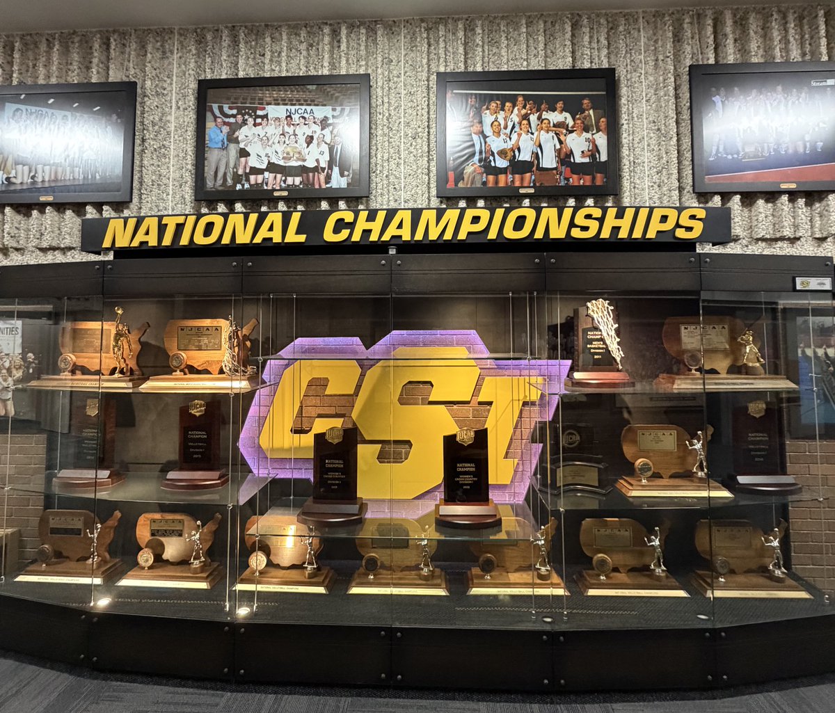 Had the opportunity to spend the last couple of days in Twin Falls, Idaho with <a href="/jeffreinert5/">jeff reinert</a>. Incredible hospitality and organisation shown by <a href="/CSI_MBB/">CSI Men’s Basketball</a> hosting “The Battle of the Boot” Tournament. The competition was very high-level and lots of <a href="/NCAA/">NCAA</a> D1 talent was on display.