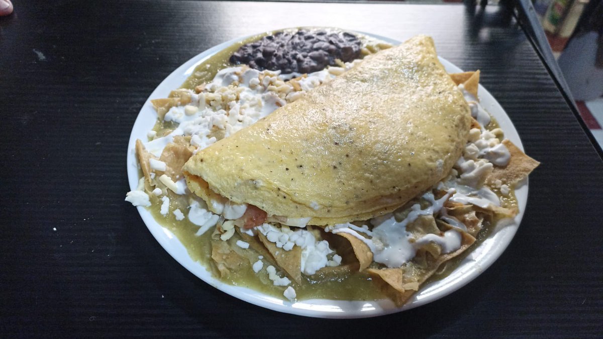 biscuitsuzuki's tweet photo. Todavía me quedan bien los omelette, este lleva dentro queso, tocino y cebolla caramelizada
Ah! Lo de abajo son chilaquiles #ElDemonioDeLaGula https://t.co/TZ5aUNBGYG