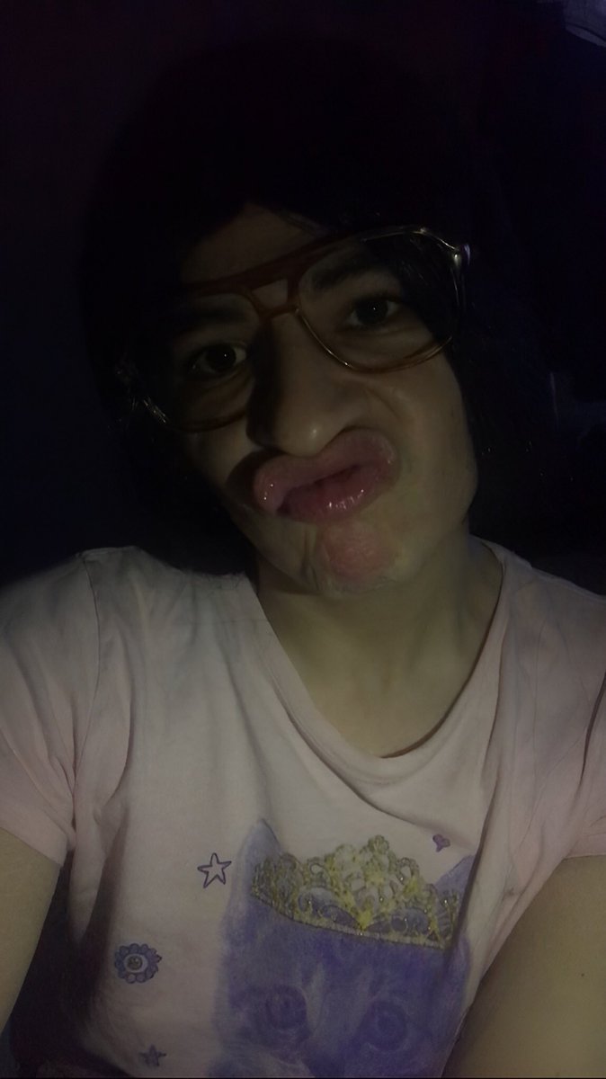 angdesigner35's tweet photo. I’m a ghetto slut😌 , do you like ghetto ?. I love pushing strollers at the store with my ass out 🍑😌☺️

#trans #sissy #biglips https://t.co/RSM7kLdRB0