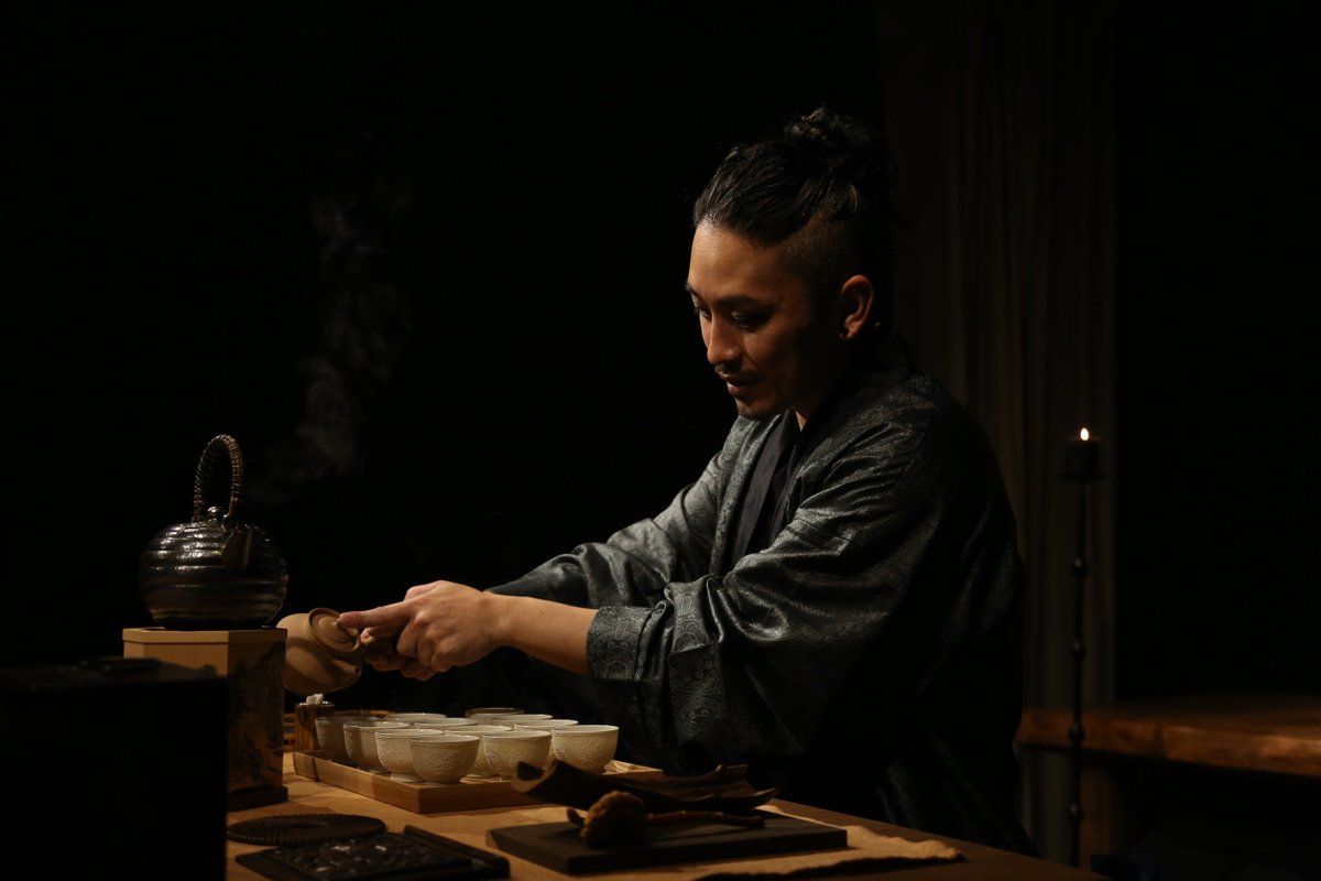 お気に入りの和菓子が生まれた。

燈をテーマにした一日

トークライブ-魔術編-
お茶席用に作らせていただいた

「優しい一滴の炎」

お茶は自然栽培の茶畑で黙々と摘んだ白茶
清らかなイメージに合うピュアで繊細なお茶

ワクワクがいっぱいのイベントでした、詳しくはまた🔥