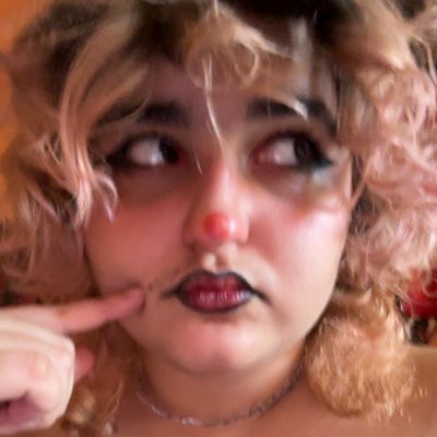 DumPotat0e's tweet photo. #NewProfilePic haven’t been on this app in forever is it ok here chat? i do makeup and art sometimes now but mostly just nap so not much to tweet https://t.co/F0ollVs6I5
