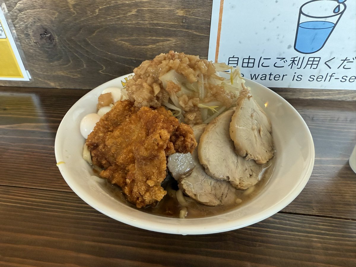 国武屋 ドカ盛り研究所に来た！
特製ラーメン並に全部普通にしたけど満腹😋👍🏻

でかい唐揚げ入ってて美味かった！