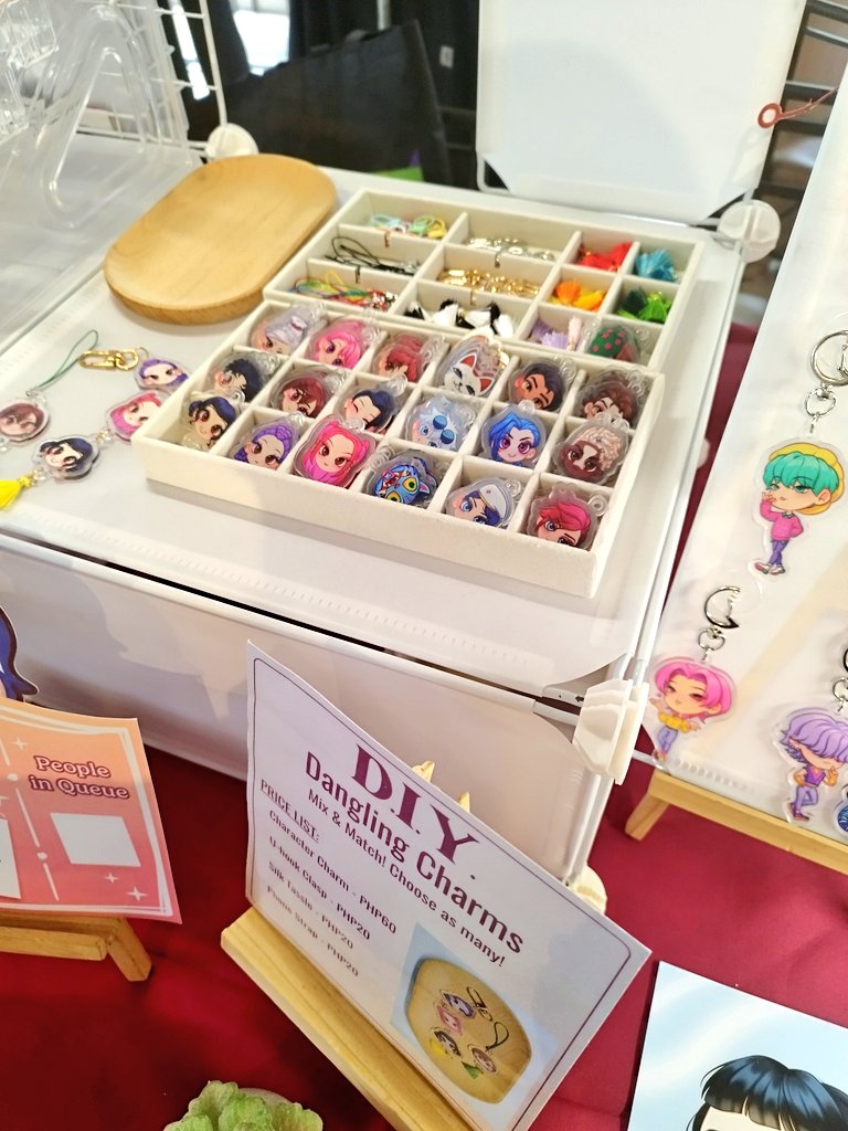 pachiko_art's tweet image. Hello, DLSU &amp;amp; CSB!
Catch me at The Beach House, Taft Ave. today!! ✨

I have art prints, stickers, and DYI keychains! I&apos;m also doing Live Portraits for anyone who wants a Derpy doodle of themselves. 

#TheManilaMarketClub #dlsu #csb #taft