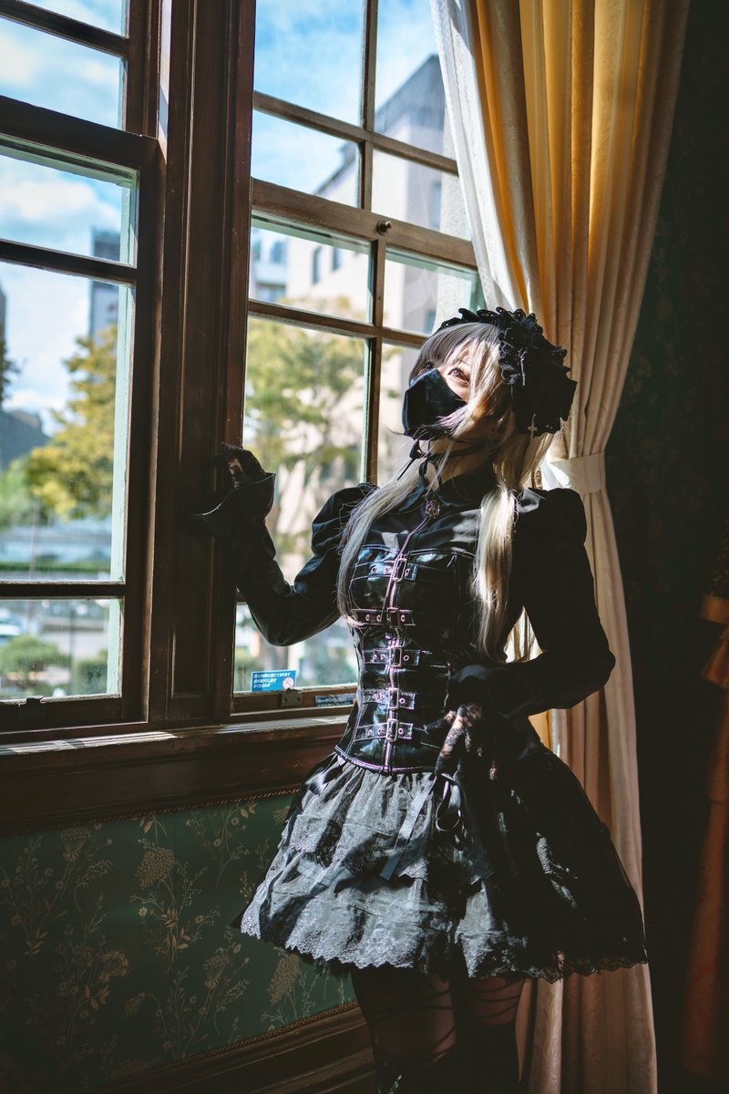 𝓢𝓾𝓷𝓵𝓲𝓰𝓱𝓽 𝓼𝓽𝓻𝓮𝓪𝓶𝓲𝓷𝓰 𝓽𝓱𝓻𝓸𝓾𝓰𝓱 𝓽𝓱𝓮 𝔀𝓲𝓷𝓭𝓸𝔀.