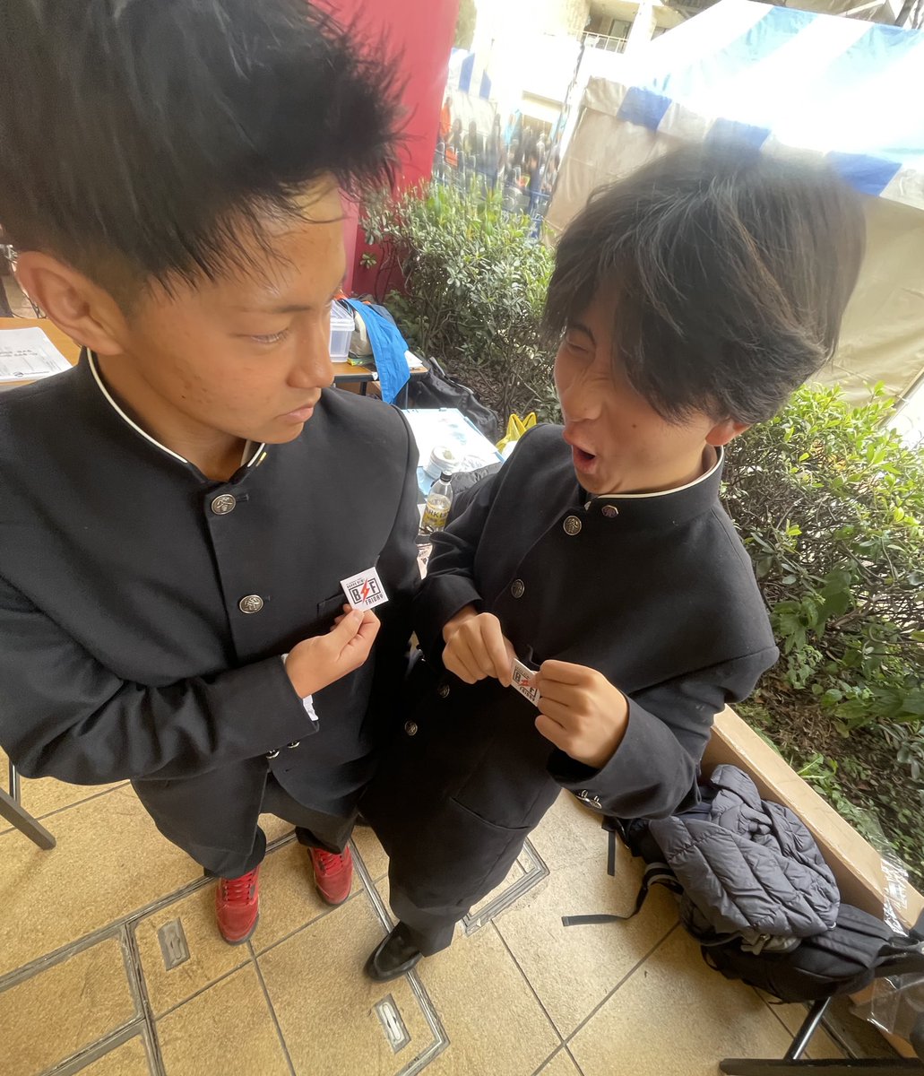 はじまってるよい。
MCさせて頂きます。
第5回海老名ビナウォーク校文化祭。
高校生の熱意が胸にくるぜ。
そしてサポートMCの高校生2人を弟子にして番組の宣伝させてます😂