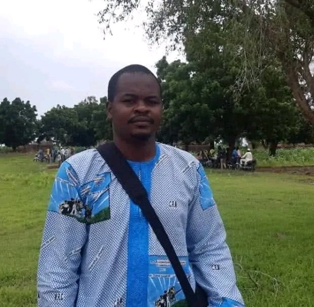 LeCremlin's tweet photo. Baba Mariam Acteur politique, résident à Maroua. Kidnappé par ses frères camerounais qui servent le colon, les kidnappeurs étaient en civil et non identifiées, il vient d'être écrou à la prison de la ville de Maroua, apprend-on de sources diverses.

Baba venait d'être papa. https://t.co/URPYfHfcyu
