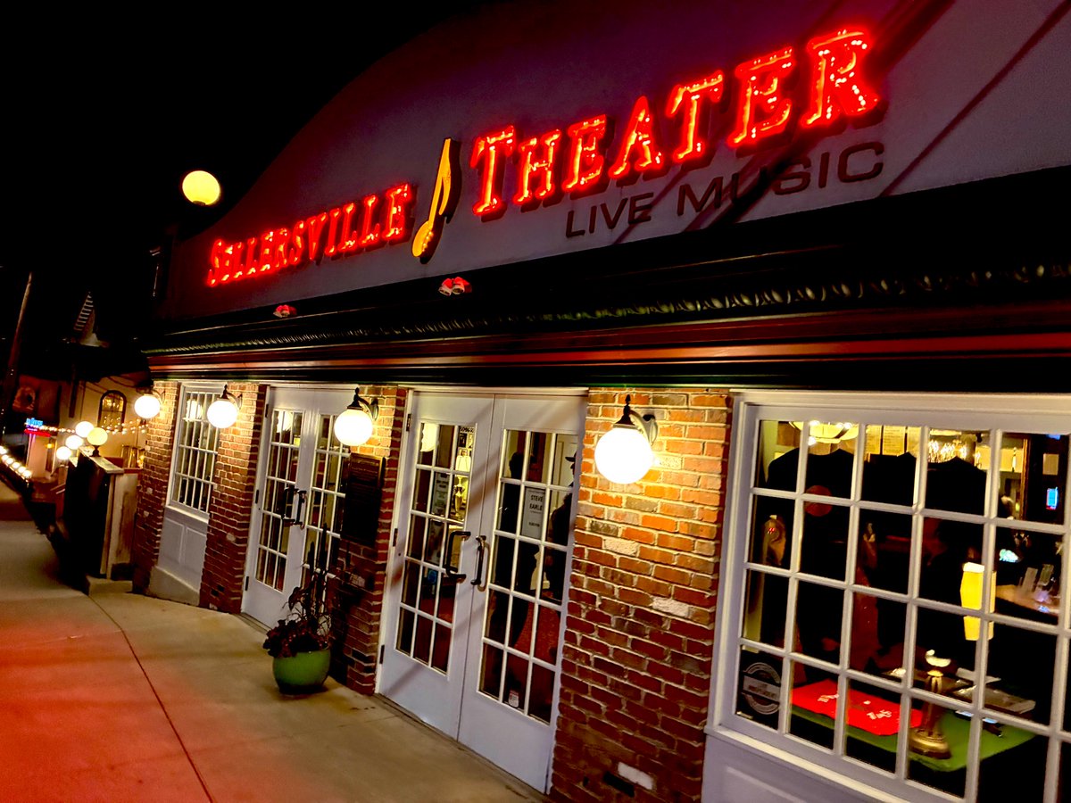 kevinfitz1's tweet image. The great @SteveEarle at the great @SellersvlleThtr!
