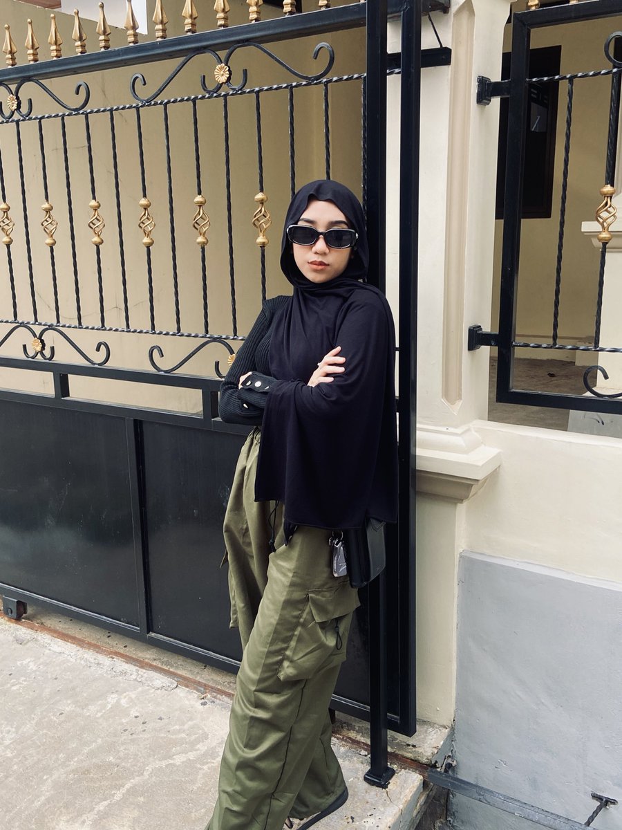 yaittindri's tweet photo. lebih suka versi mana?🫣 https://t.co/N4KOefoZy4