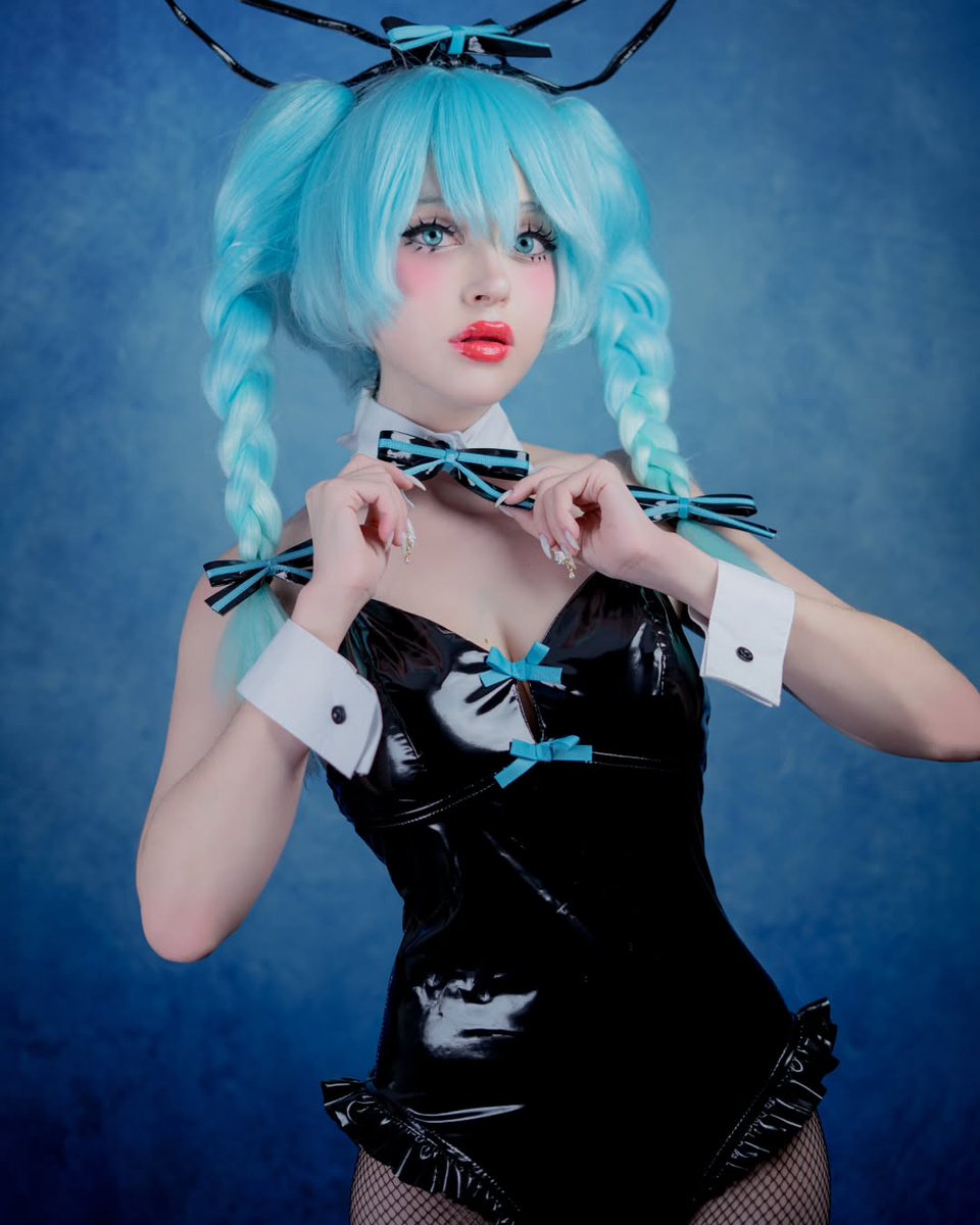 Dayana_Yee's tweet photo. Miku want a kiss from you ✌️😋

#HatsuneMiku #VOCALOID #miku #cosplay #cute #kawaii #photooftheday #heart https://t.co/2YR2sLGQEs