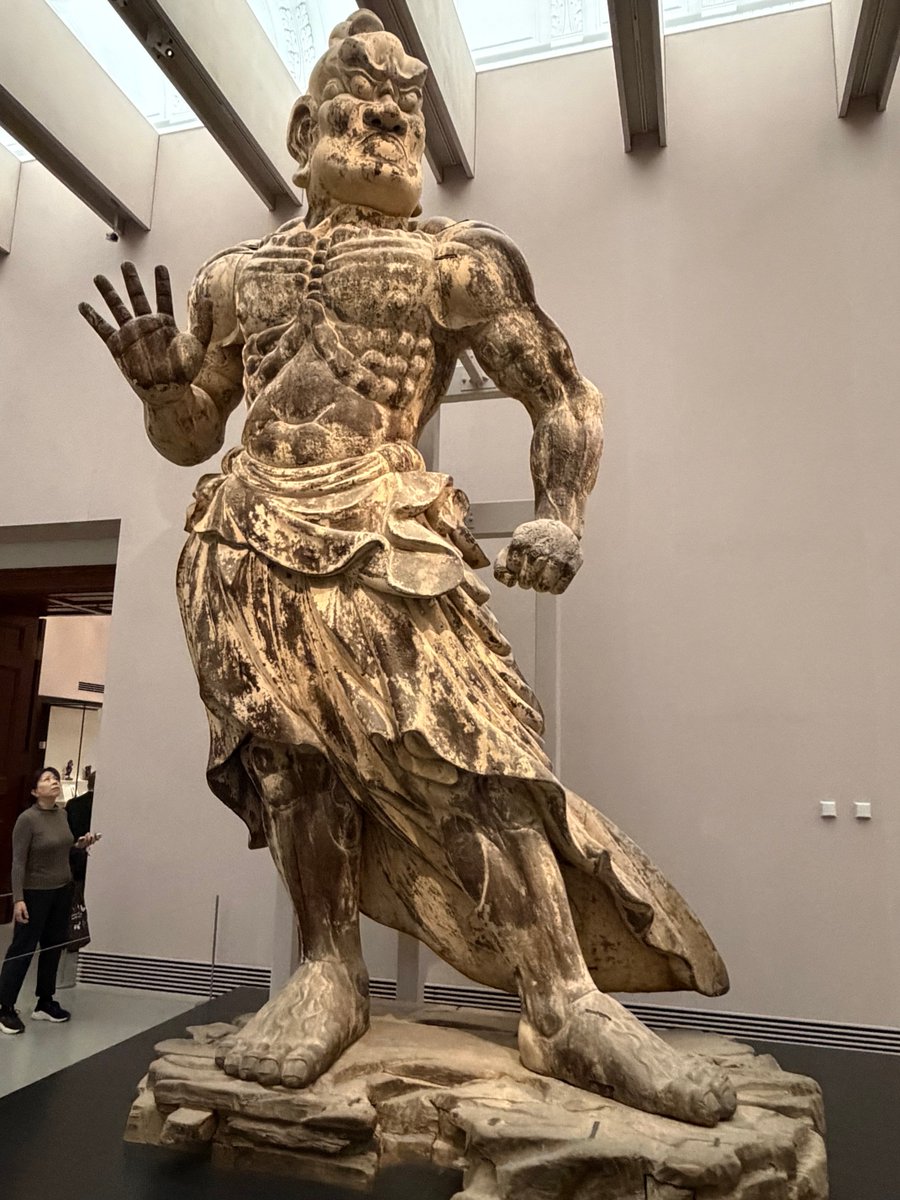 奈良美術館で開催中の正倉院展に行ってきました。
お目当ては蘭奢待です。
(参考)
「香り文化と蘭奢待、信長の截香とは」
shine-stone.site/incense-cultur…

仏像館では巨大な金峰山寺の金剛力士像が見られます。人の大きさと比べて下さい。