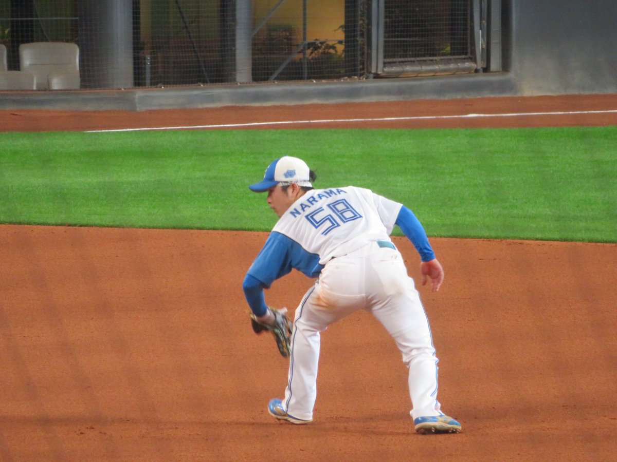 日本ハムファイターズ　奈良間選手 ホームユニフォーム新品　Sサイズ　 おまけ付き 日本ハムファイターズ 奈良間選手 ホームユニフォーム新品 Sサイズ