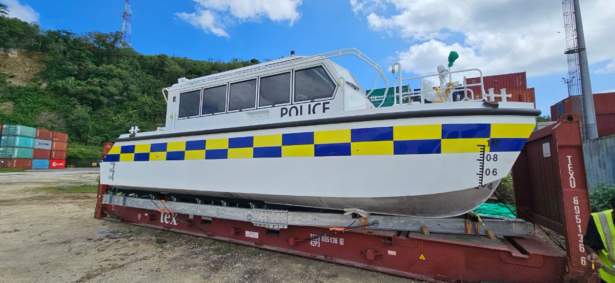 UNODC_BMB's tweet photo. 🚤First look! A new 10m aluminium catamaran inshore patrol vessel, the first of its kind in the Pacific, arrives ahead of handover to 🇻🇺 Vanuatu. Funded by 🇯🇵 through @UNODC_MCP to enhance maritime security &amp; response. Built to international standards, Lloyd’s Register certified. https://t.co/vs8UsY2u4r