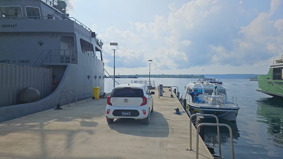 UNODC_BMB's tweet photo. 🚤First look! A new 10m aluminium catamaran inshore patrol vessel, the first of its kind in the Pacific, arrives ahead of handover to 🇻🇺 Vanuatu. Funded by 🇯🇵 through @UNODC_MCP to enhance maritime security &amp; response. Built to international standards, Lloyd’s Register certified. https://t.co/vs8UsY2u4r
