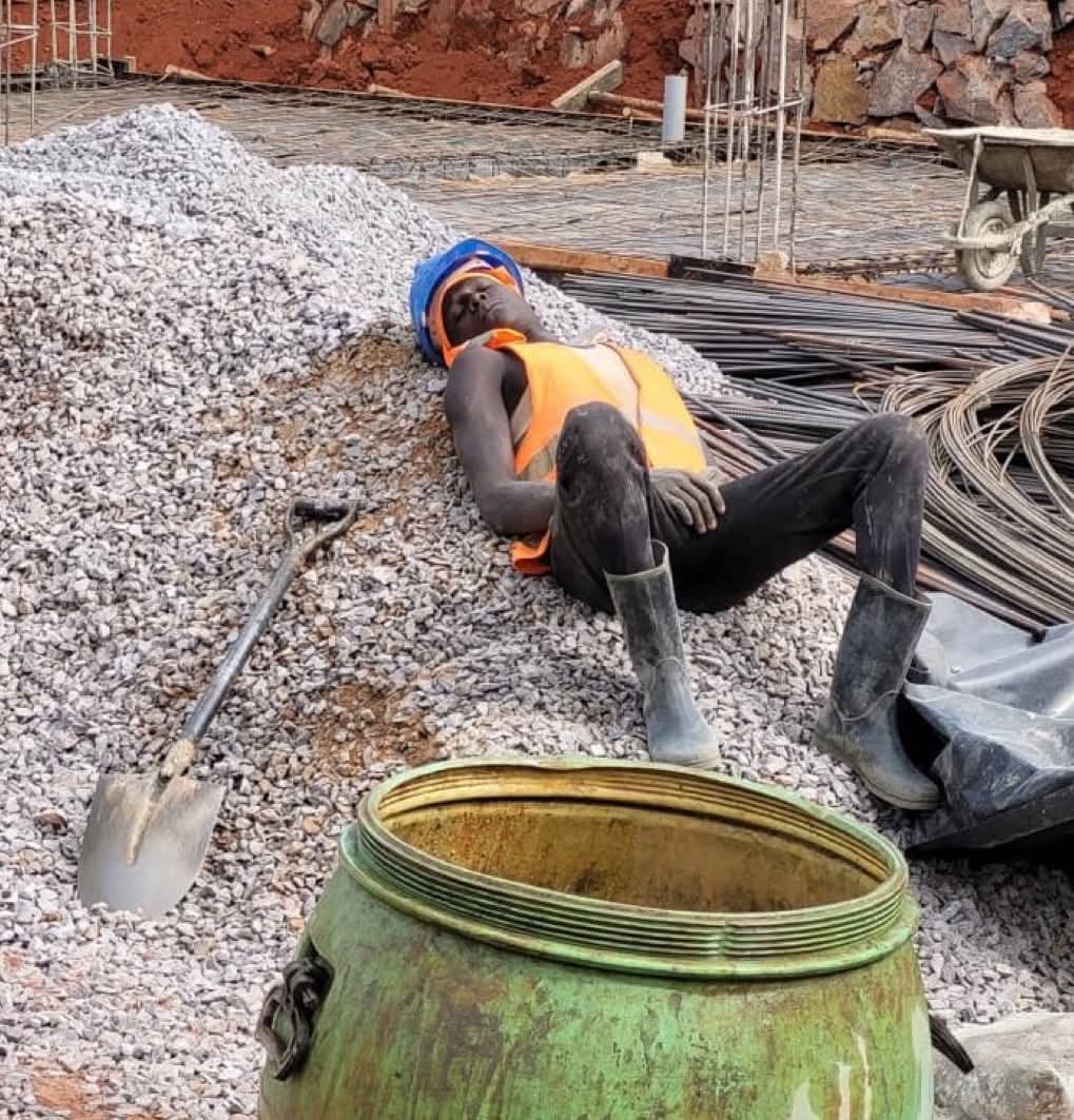 Good morning everyone, no matter  how hard it's lets not  demotivated, keep grinding have a blessed Saturday  don't forget to bless someone with your follow back