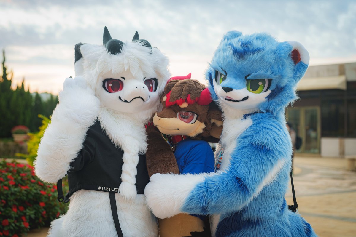 The happiest moment~ 🐐
📷 <a href="/ROOFnMILUO1011/">萊恩-ミロ＆ポル &ルーフ/ NEXT→得闲兽聚→冬獸聚2025</a> 
#Infurnity2025