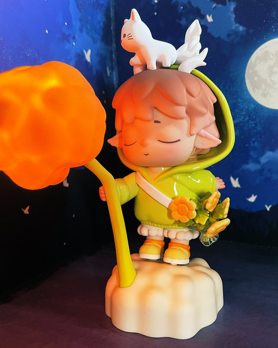 rayflo_pop's tweet photo. Rayanくん1個追加しようと思って行ったのに、気になってたMIMIくんも見つけてしまって買っちゃったよね😇
しかも両方とも表紙の子が来てくれる奇跡✨MIMIくん光る〜🥰
POPMARTより少しお高いけど、大きいし良いね！
Rayanの生意気な顔ｶﾜｲｲ←
 #TNTSPACE #Rayan
#Heyone #MIMI https://t.co/ghuLhbYUUk