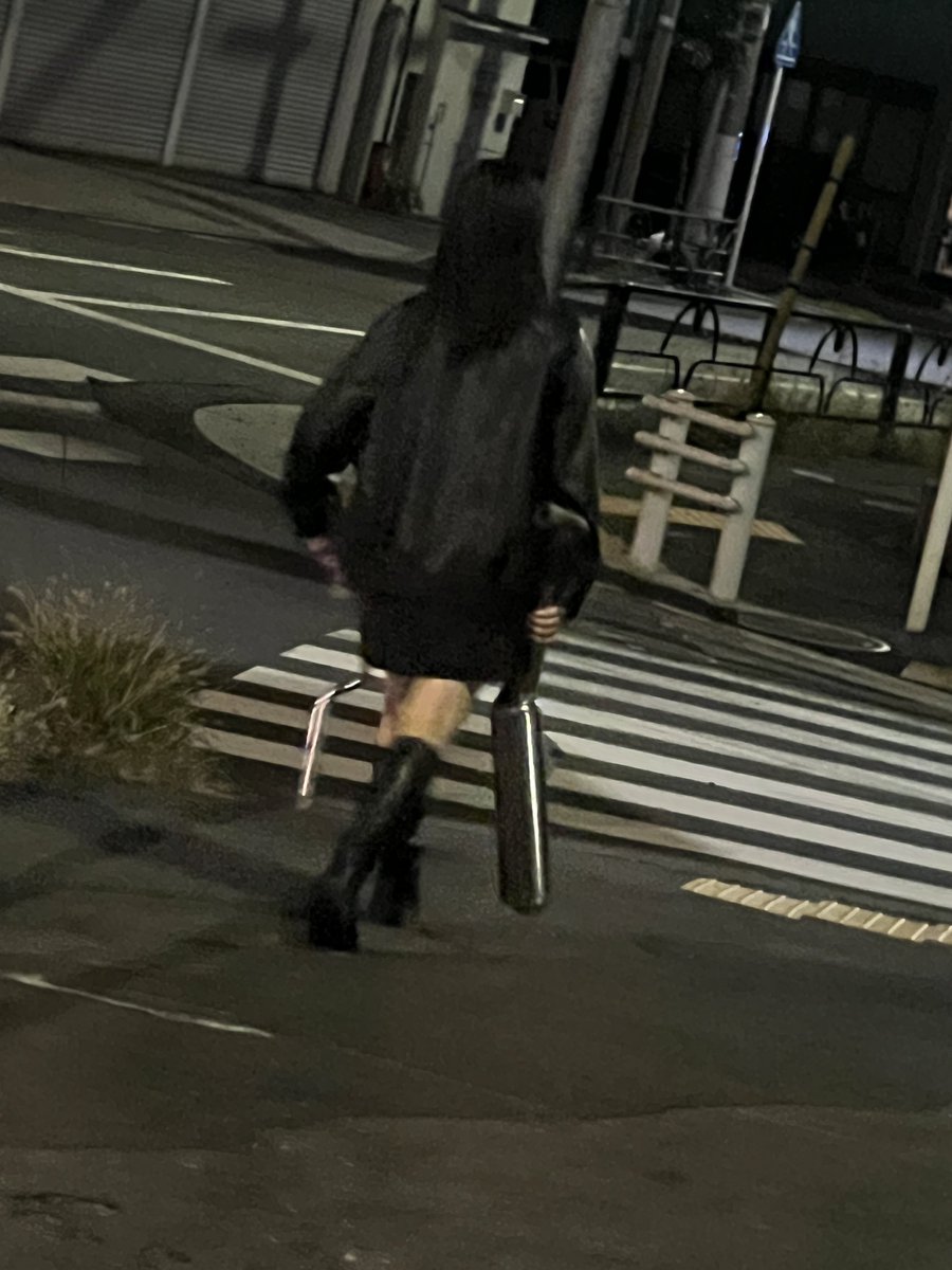 マフラーとハンドル持って
歩いてる人居て二度見してしまった笑